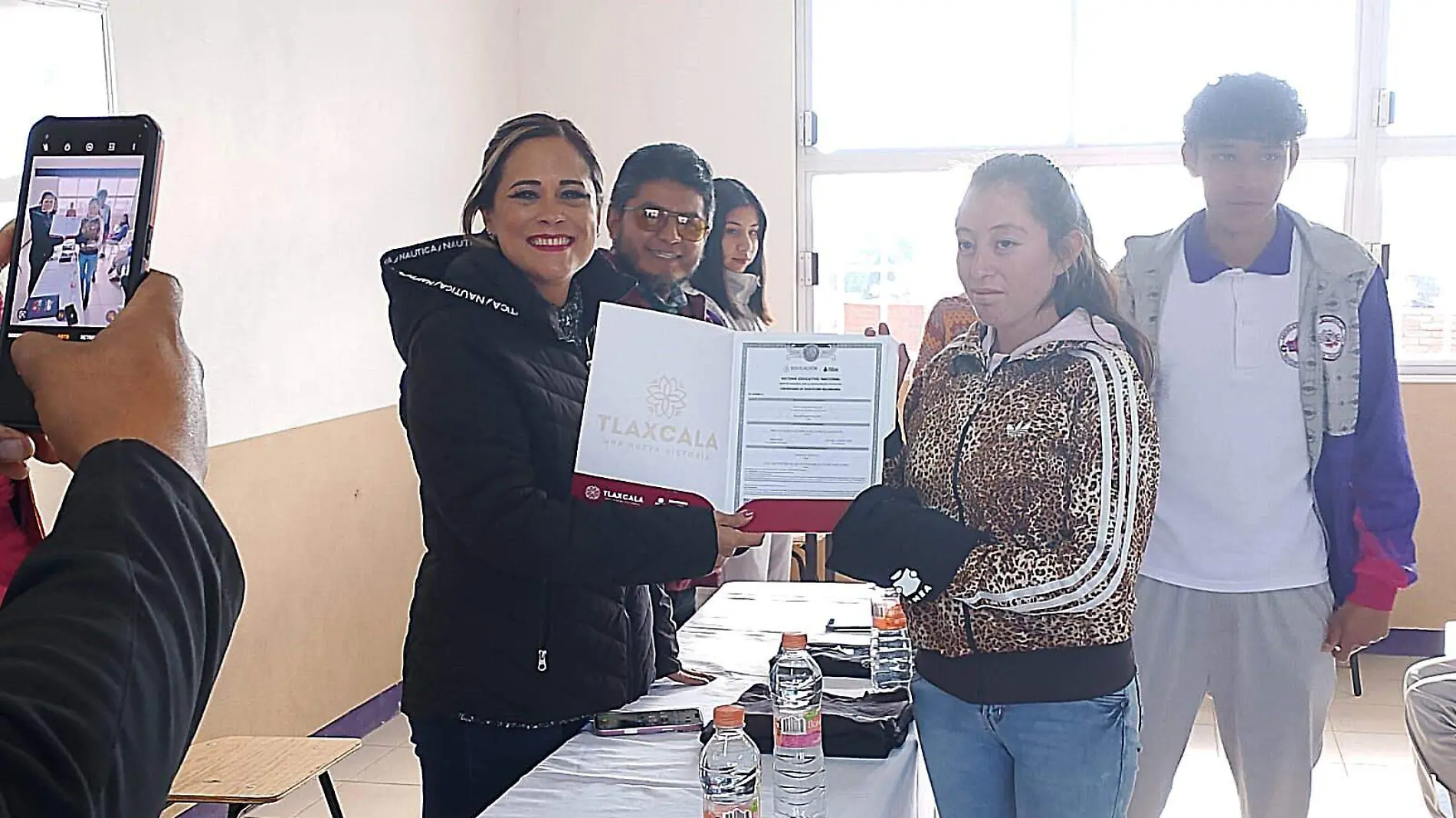 entrega de certificados de primaria y secundaria ITEA  Apizaquito (1)